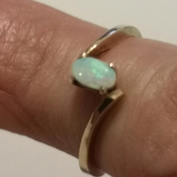 10k yellow gold natural  opal ring - Picture 4 of 4